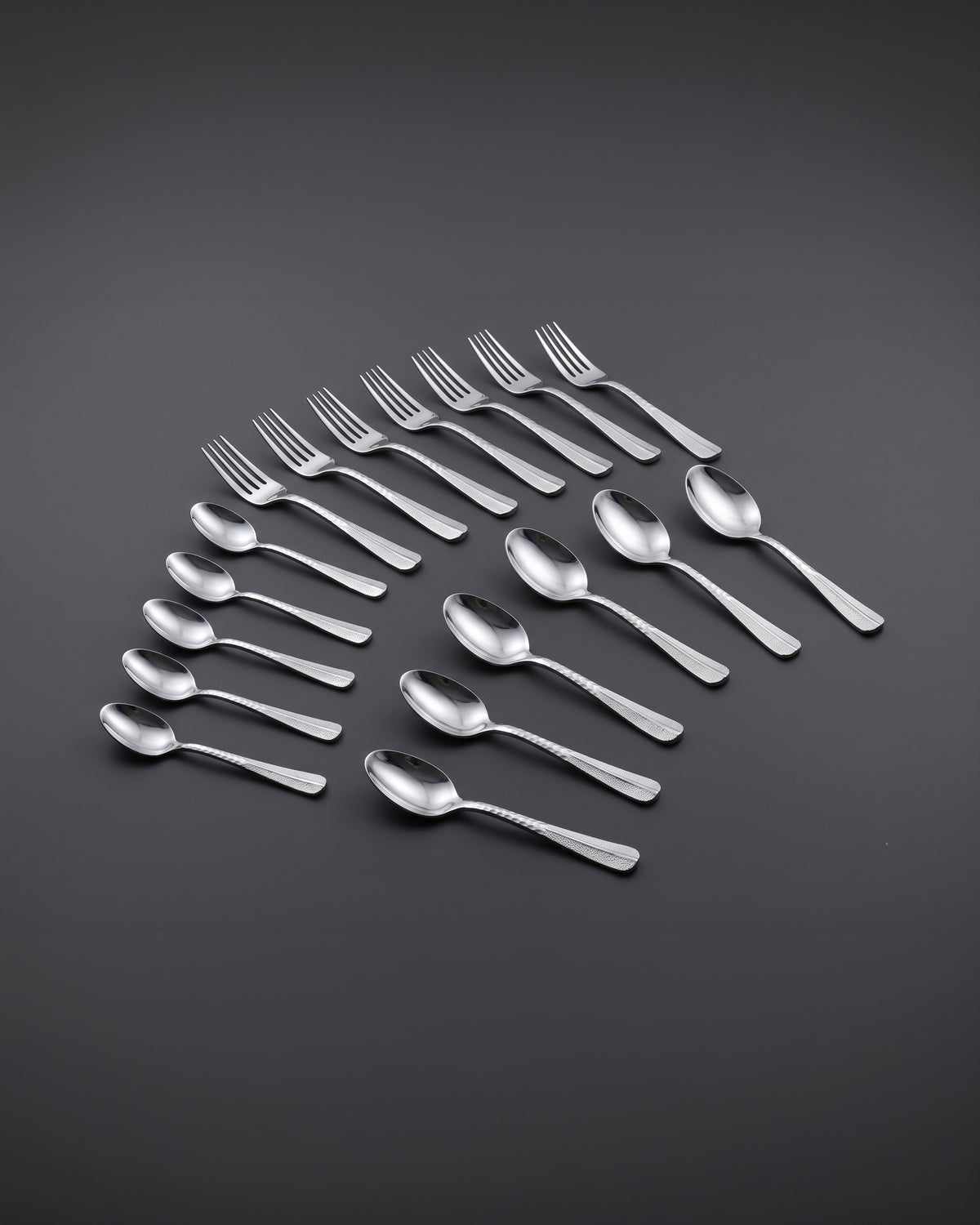 Ombre 18-Piece Silver Cutlery Set
