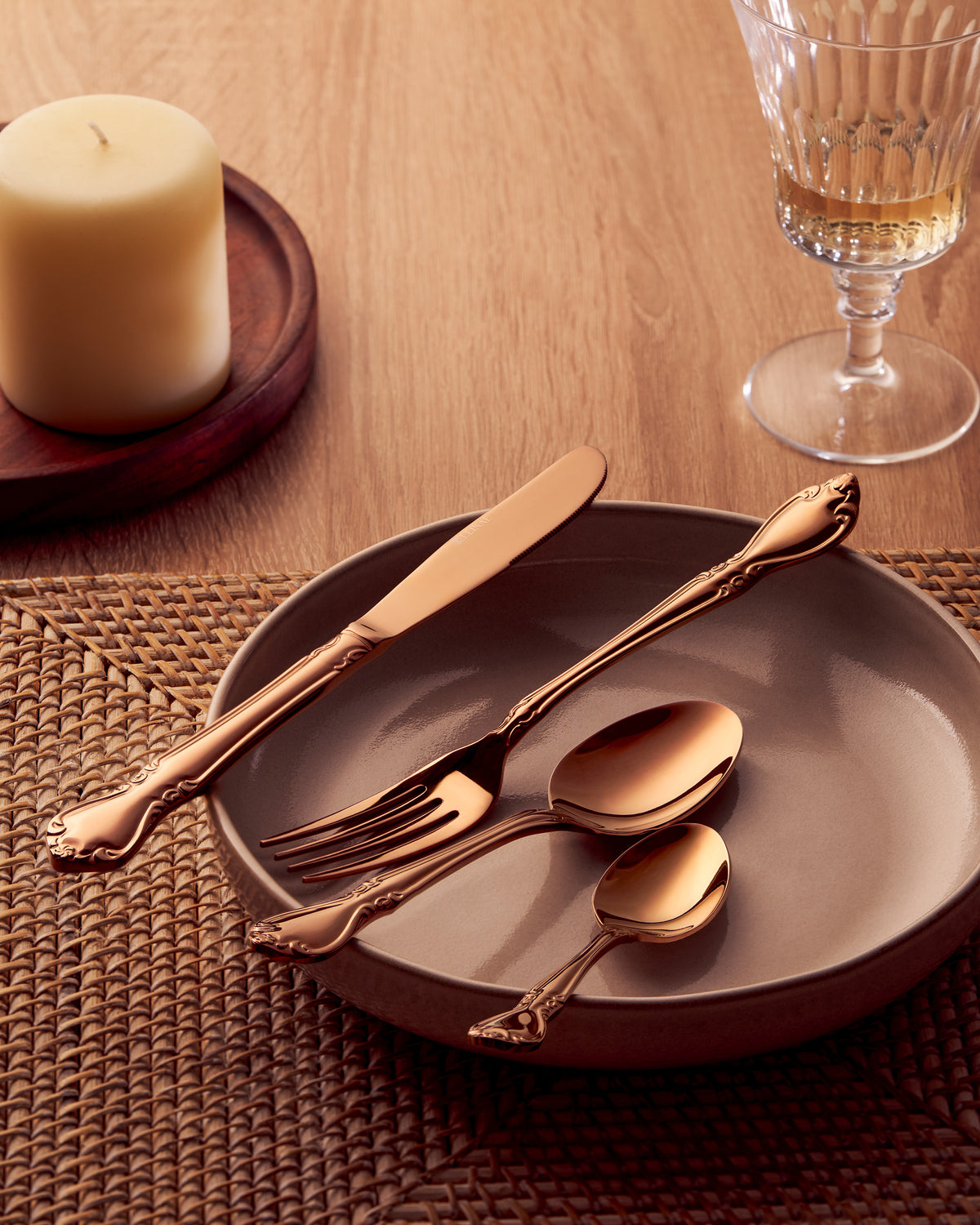 Hyannis 24-Piece Rose Gold Cutlery Set