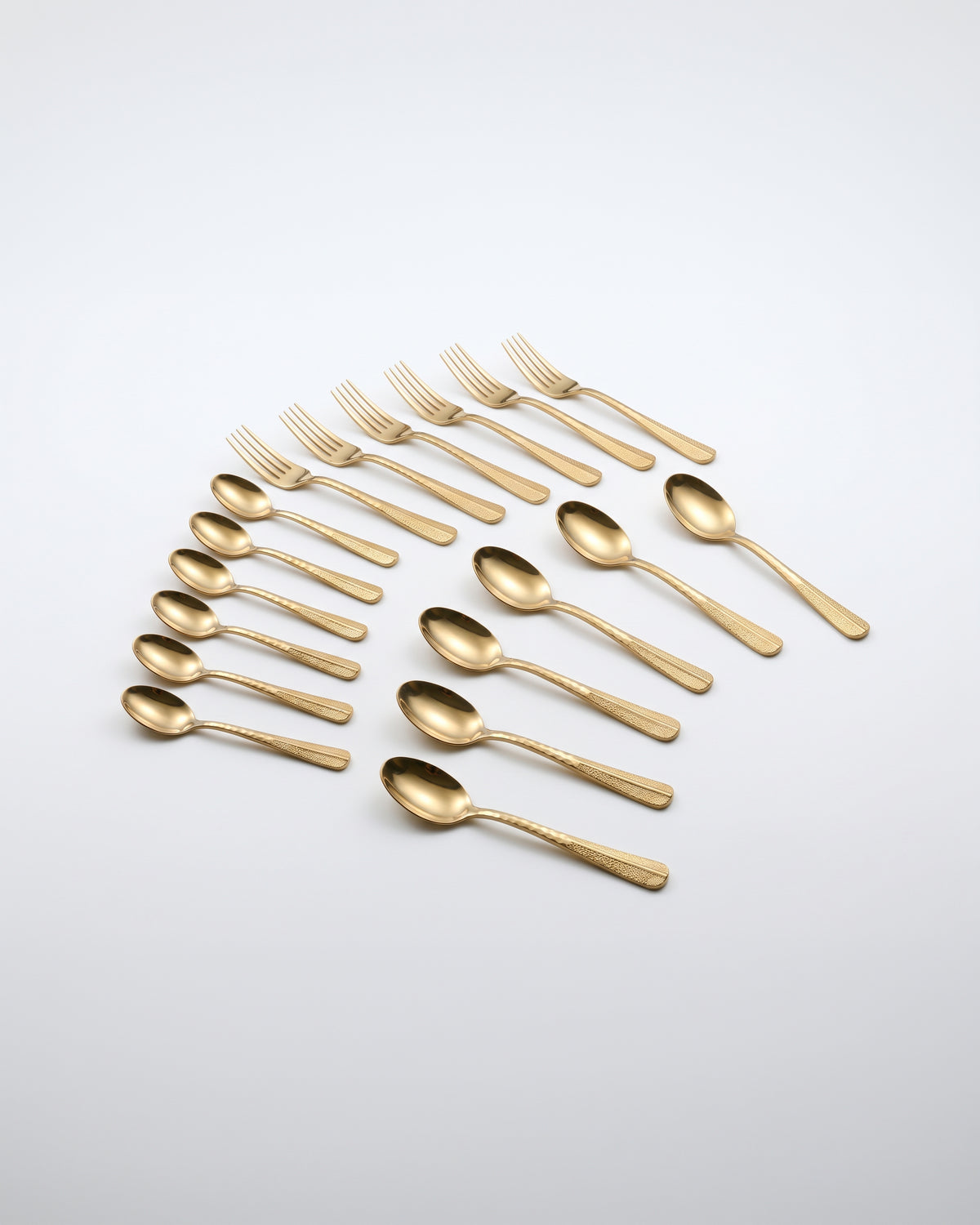 Ombre 18-Piece Gold Cutlery Set