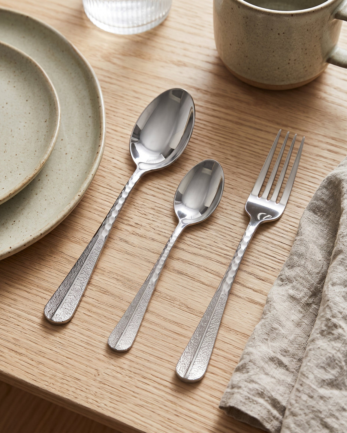 Ombre 18-Piece Silver Cutlery Set